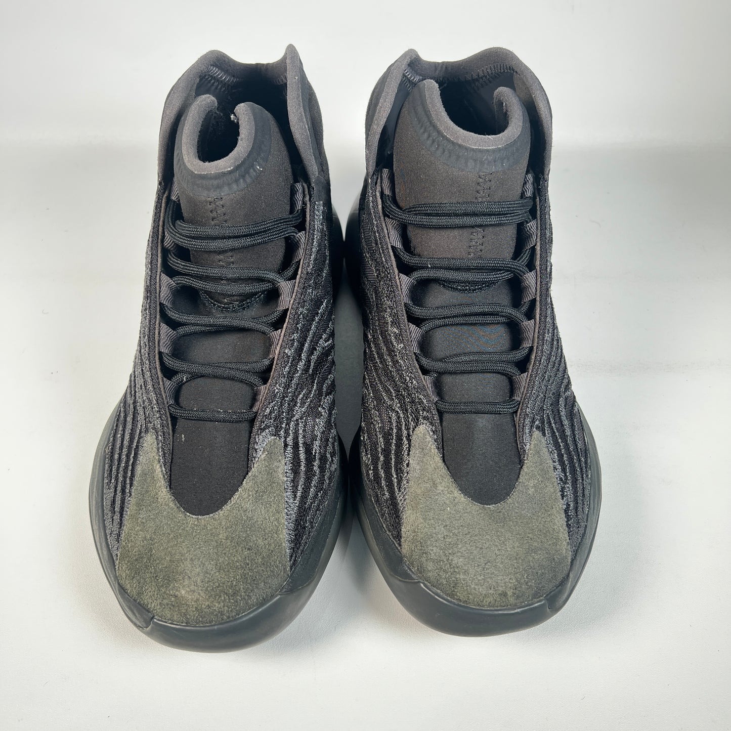 Yeezy QNTM Onyx (2021) Size 11.5 USED s23155
