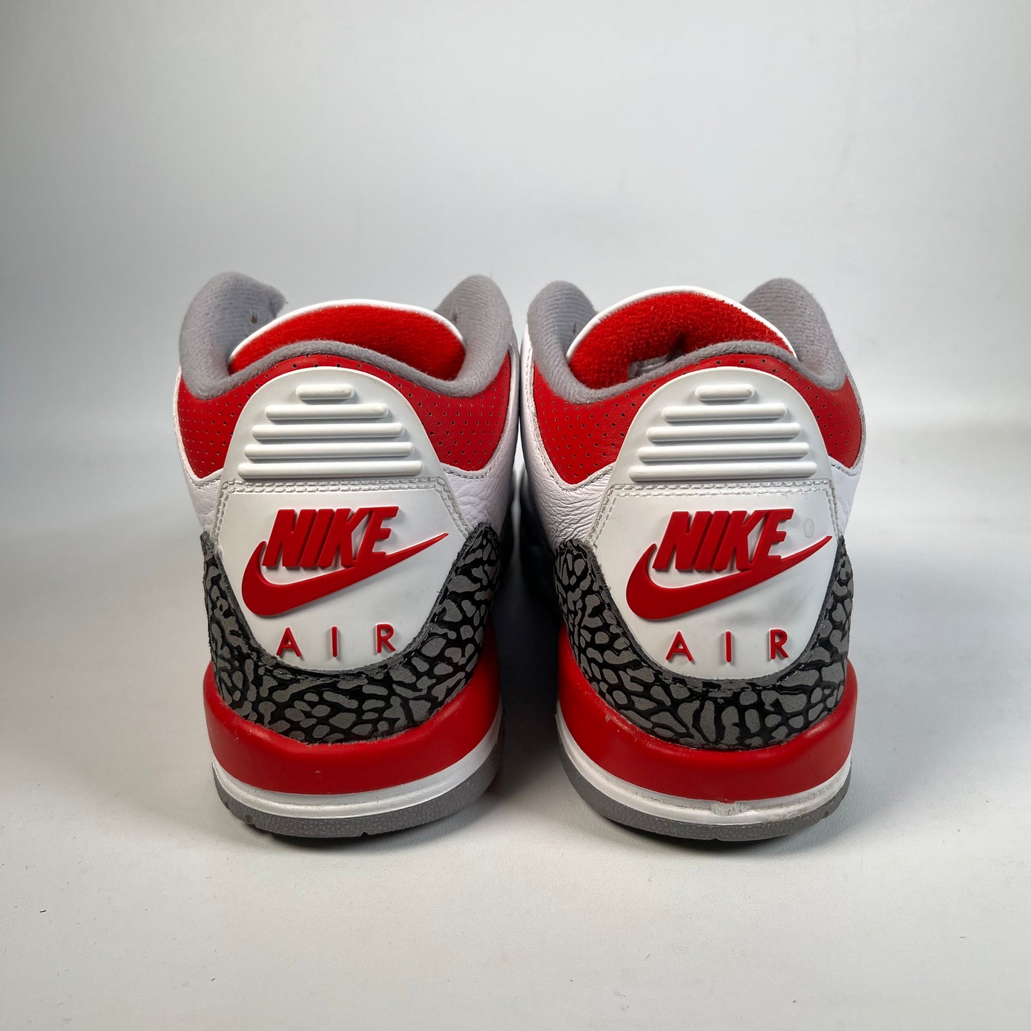 Jordan 3 Fire Red (2022) Size 7Y USED s22817