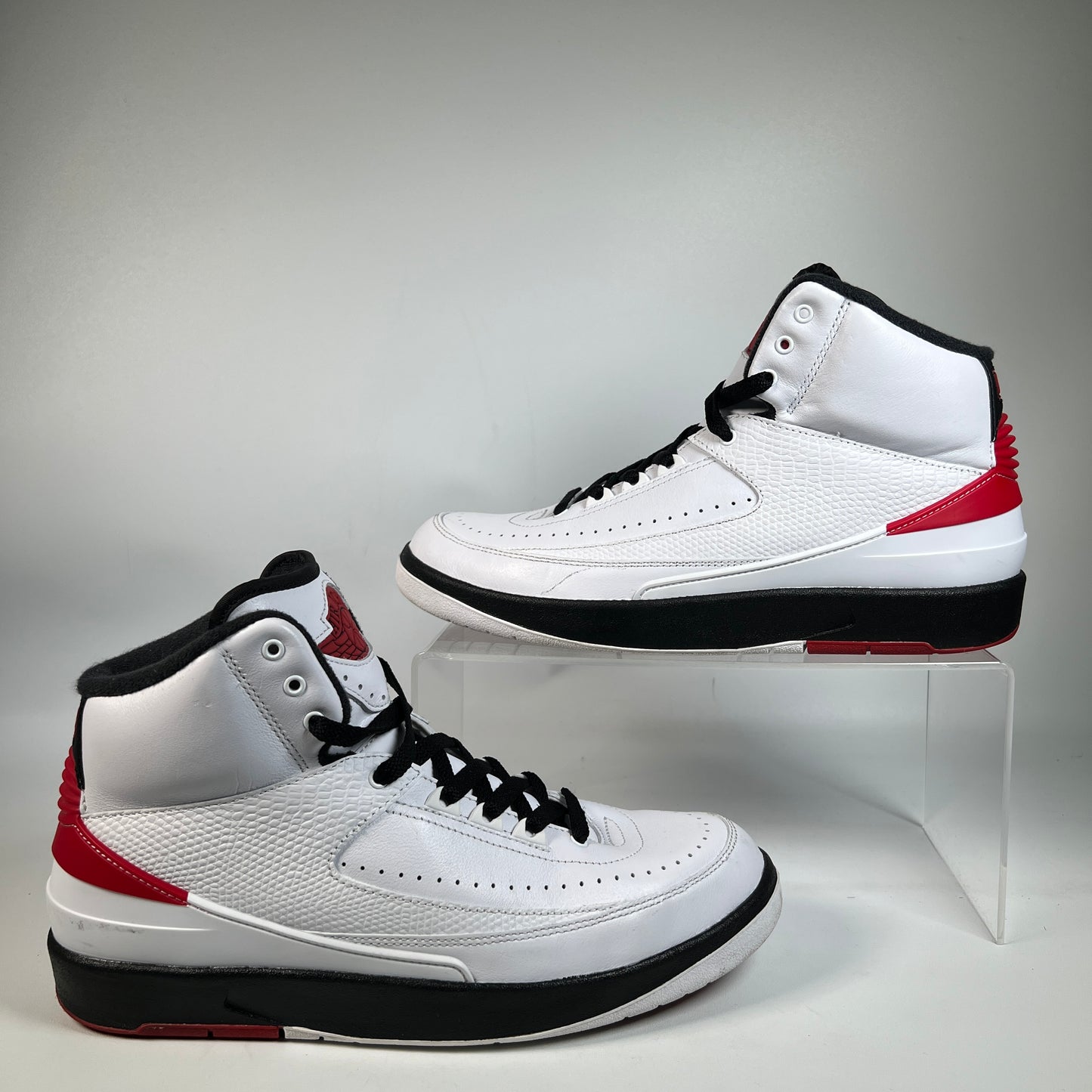 Jordan 2 Chicago (2022) Size 10.5 USED s23215