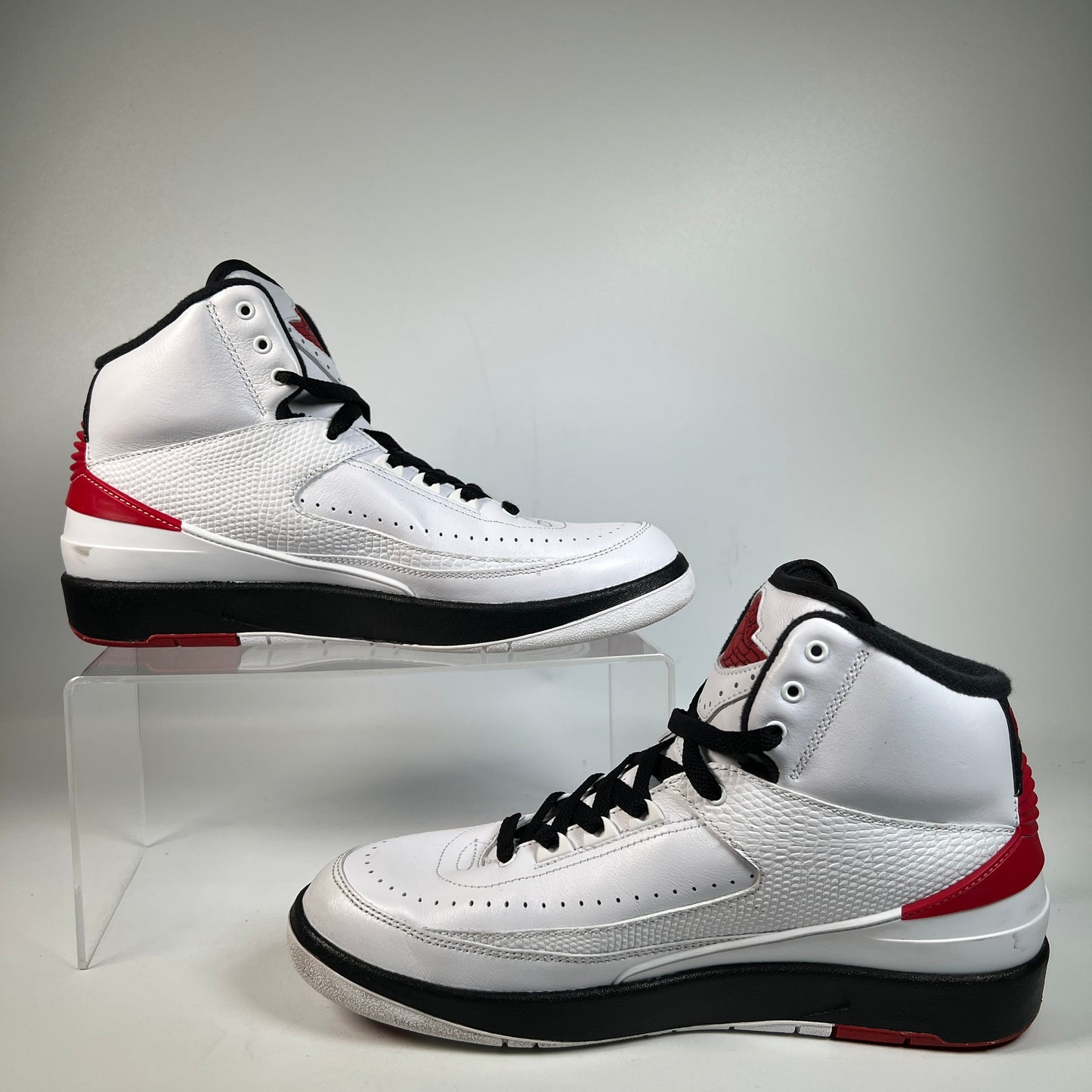 Jordan 2 Chicago (2022) Size 10.5 USED s23215