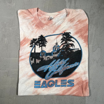 1980s Eagles Hotel California Cover Tie Dye Tee Size XL USED v19768