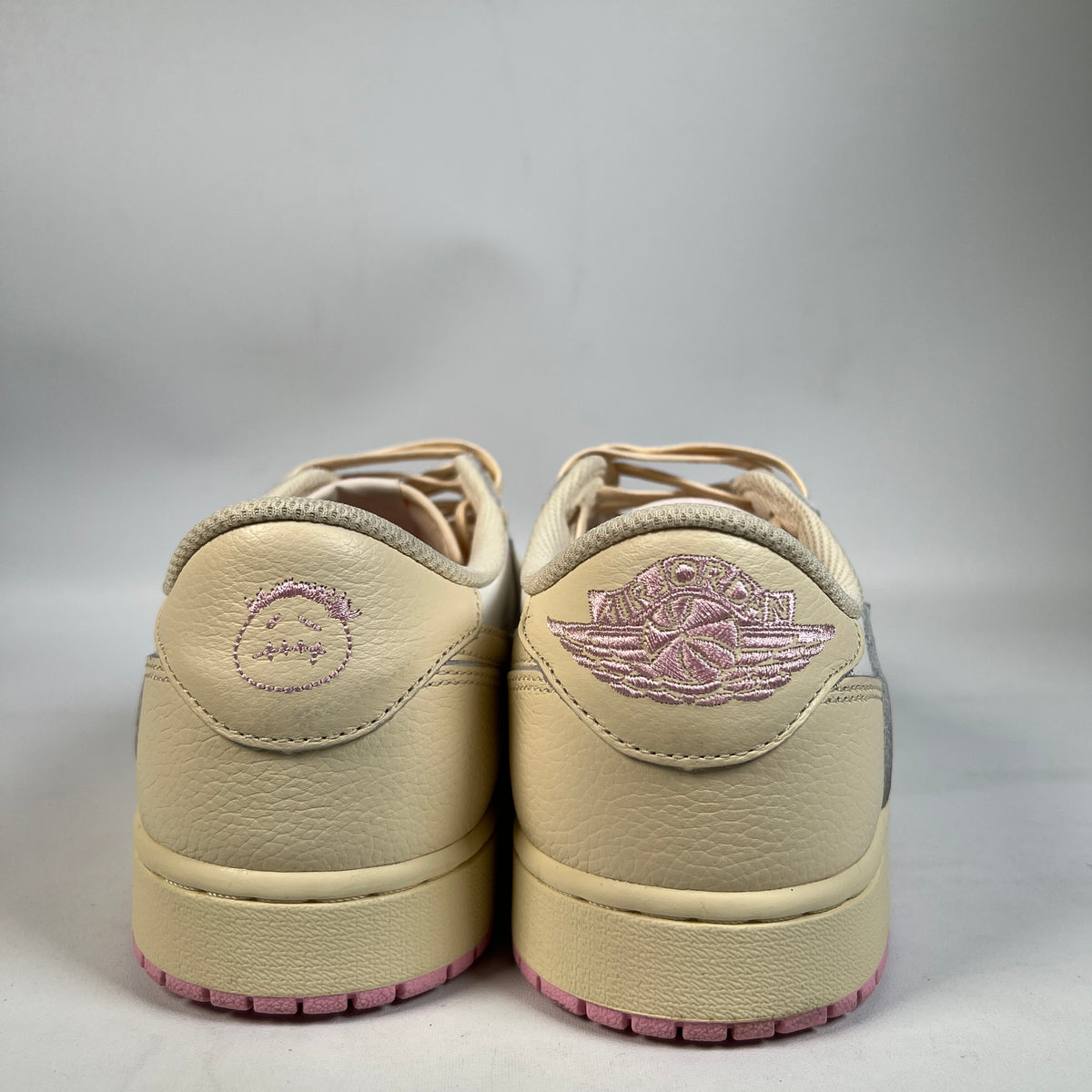 Jordan 1 Low Travis Scott Shy Pink (2026) Size 9.5 USED s23254