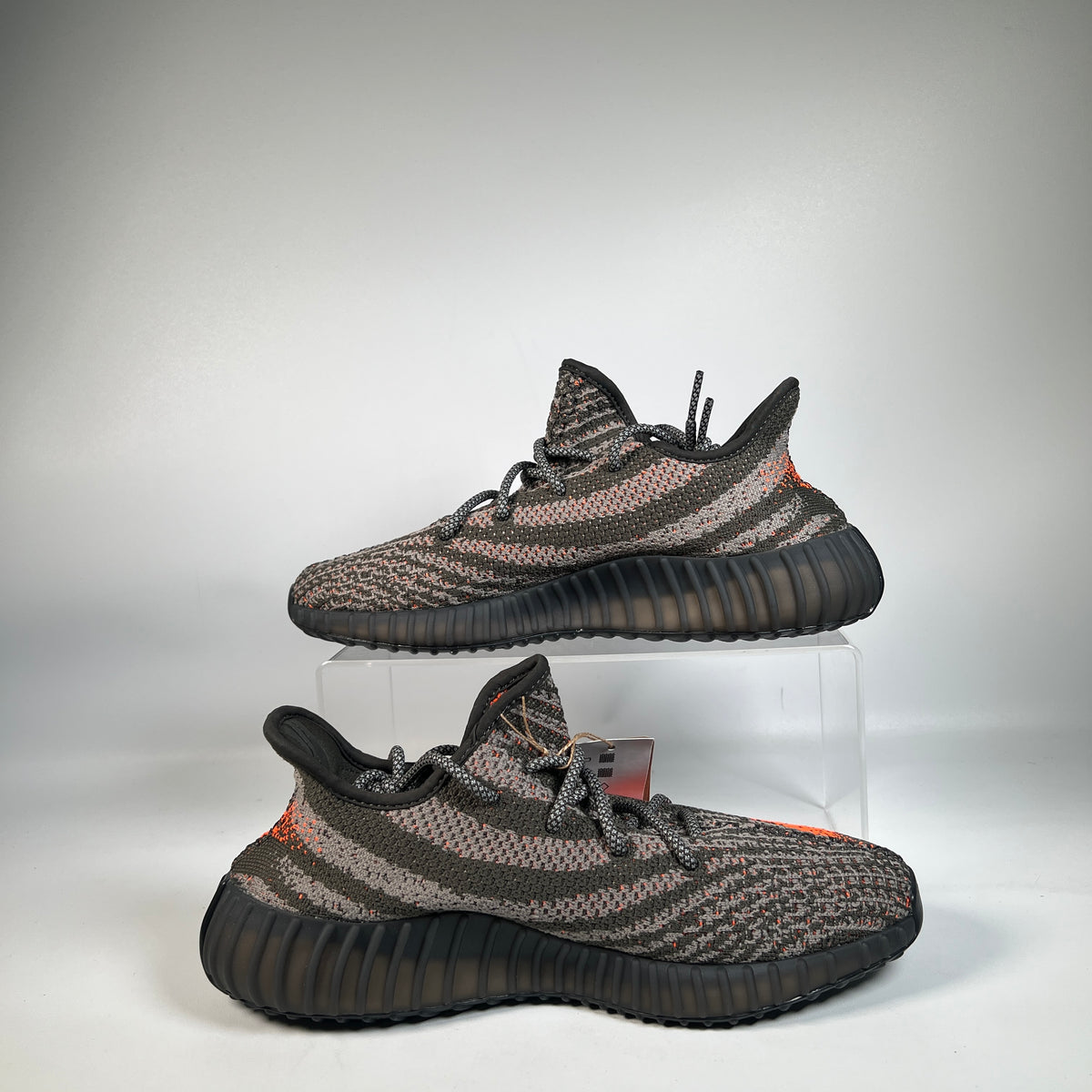 Yeezy 350 Carbon Beluga (2024) Size 8.5 NEW s23244