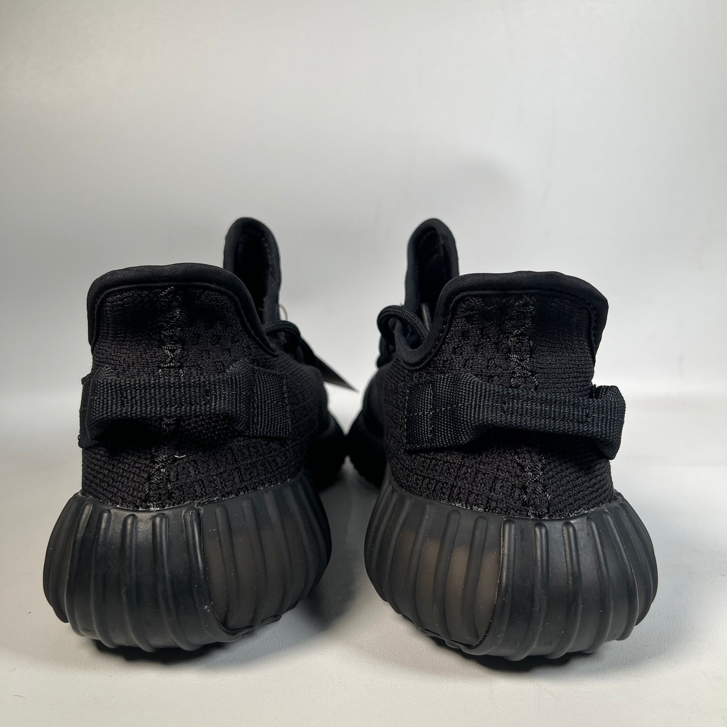 Yeezy 350 Onyx (2022) Size 8.5 NEW s23243
