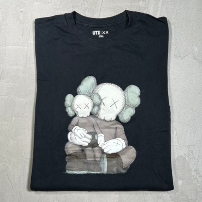 Kaws Uniqlo Sitting Together Black Tee Size XL USED x17880