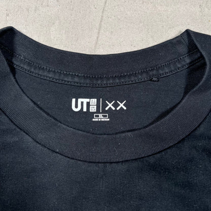 Kaws Uniqlo Sitting Together Black Tee Size XL USED x17880