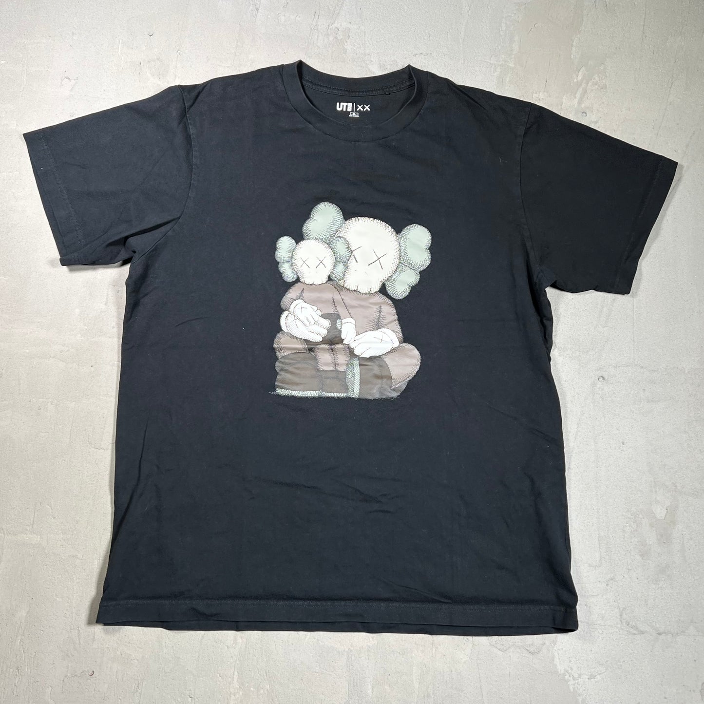 Kaws Uniqlo Sitting Together Black Tee Size XL USED x17880