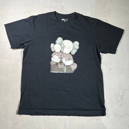 Kaws Uniqlo Sitting Together Black Tee Size XL USED x17880