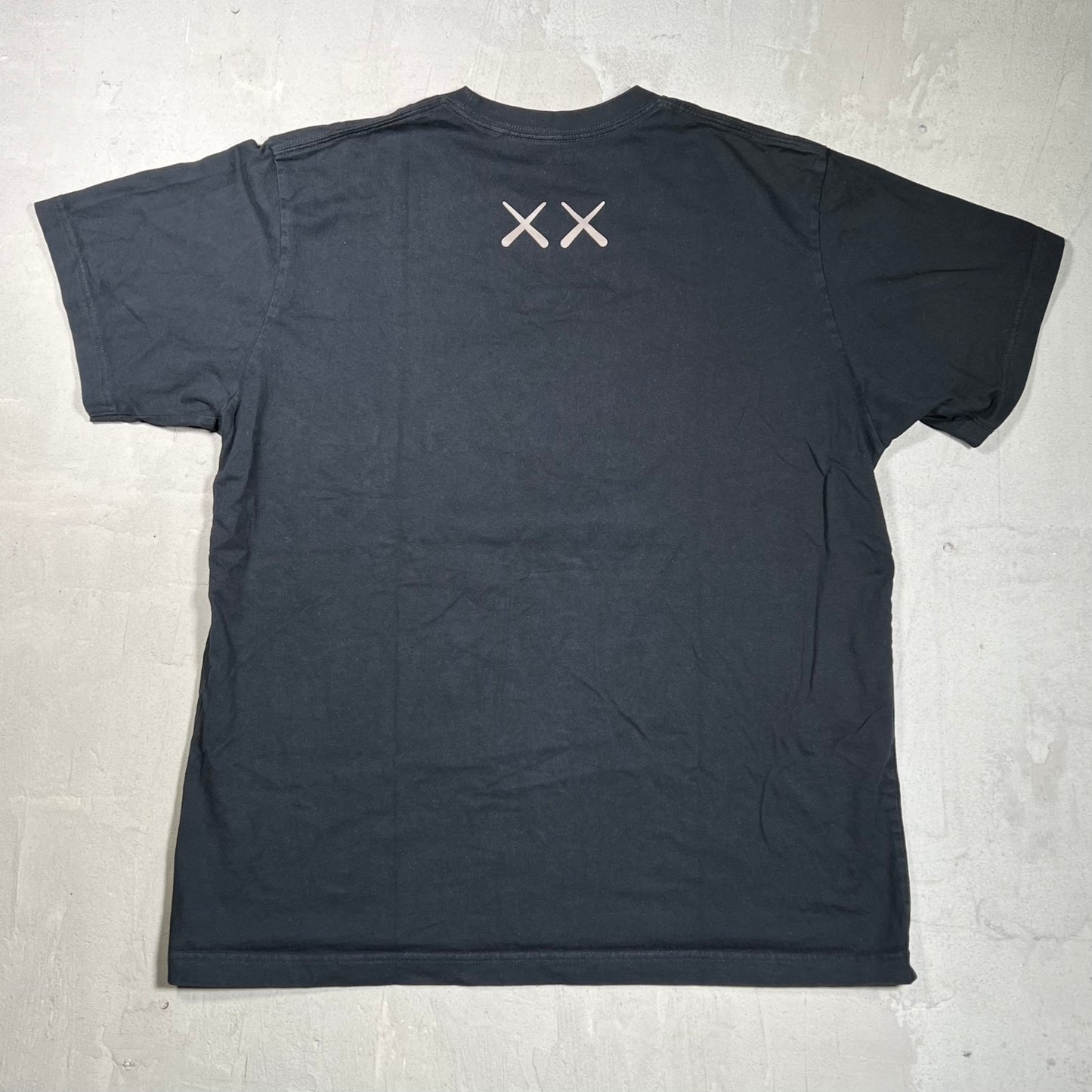 Kaws Uniqlo Sitting Together Black Tee Size XL USED x17880