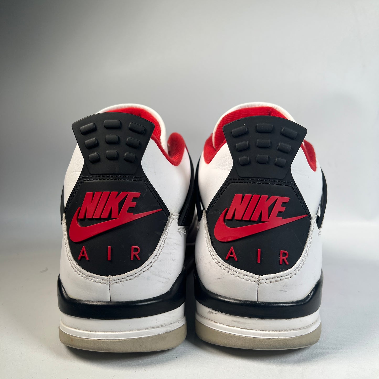 Jordan 4 Fire Red (2020) Size 9.5 USED s23241