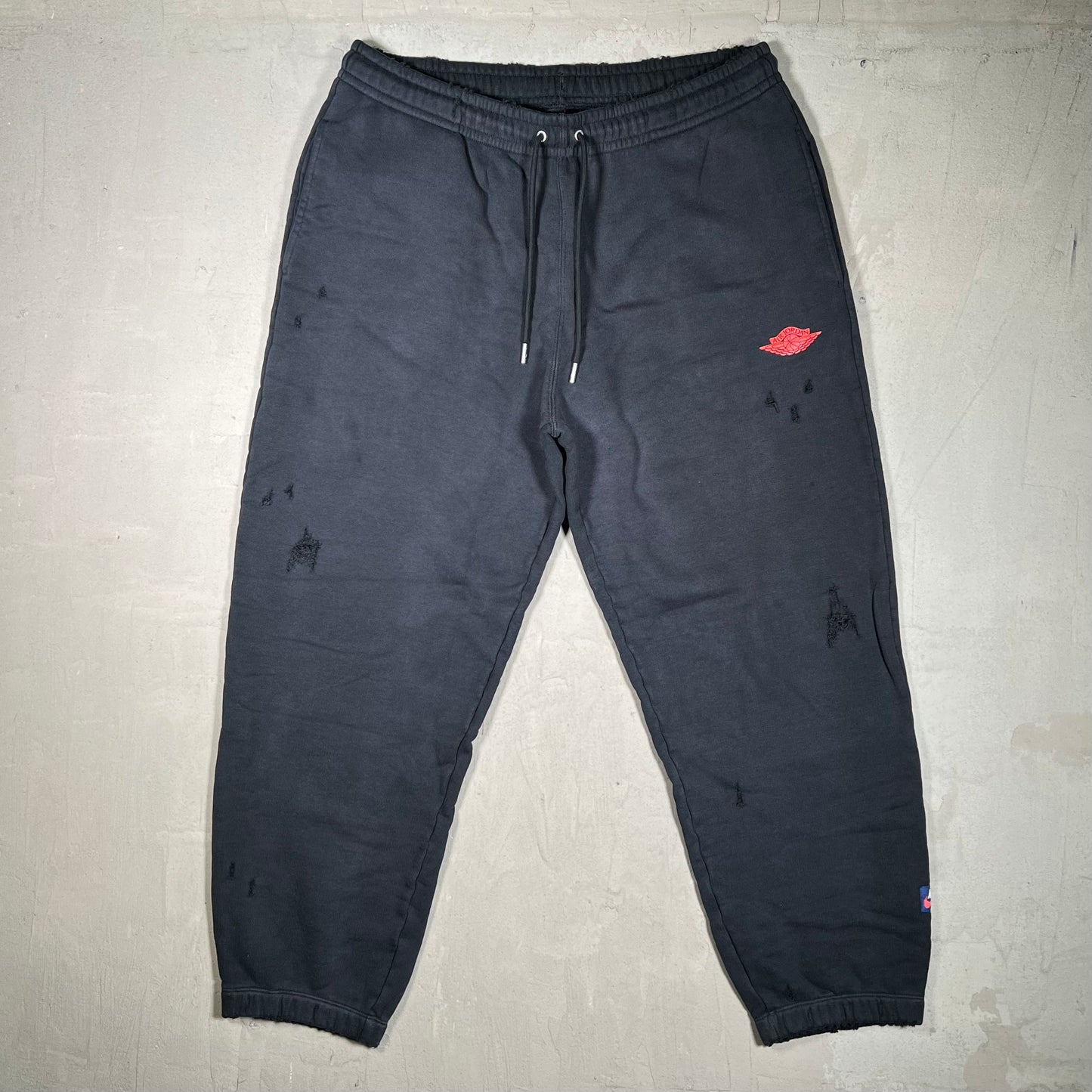 Jordan Wing Logo Distressed Black Sweatpants Size Large USED v19734