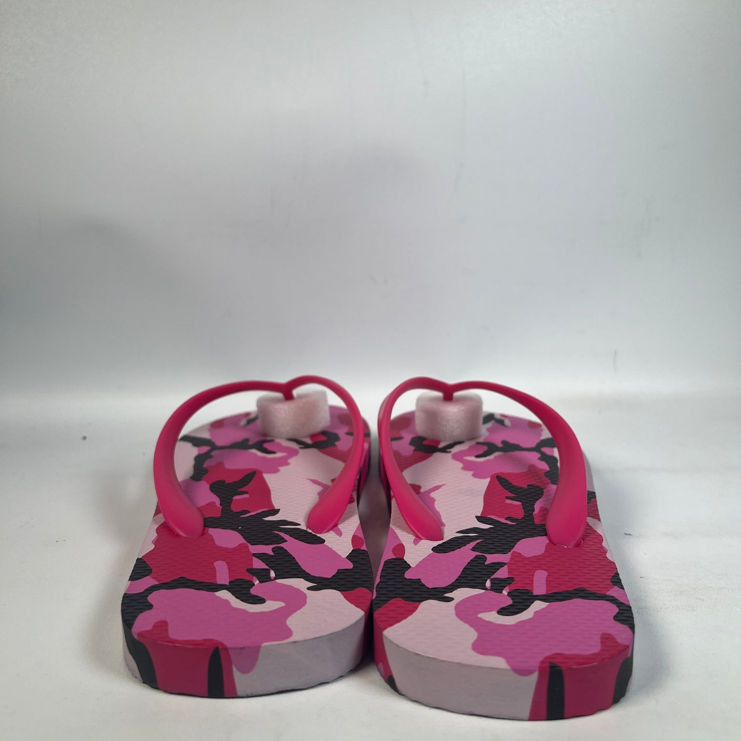 GV Gallery Raspberry Hills Pink Camo Flip Flops (2026) Size 10 NEW x18355