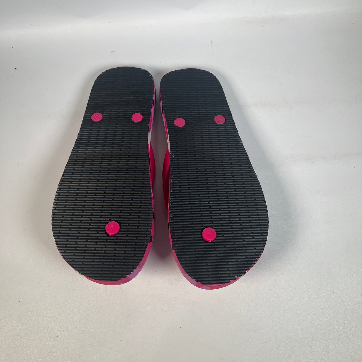 GV Gallery Raspberry Hills Pink Camo Flip Flops (2026) Size 10 NEW x18355