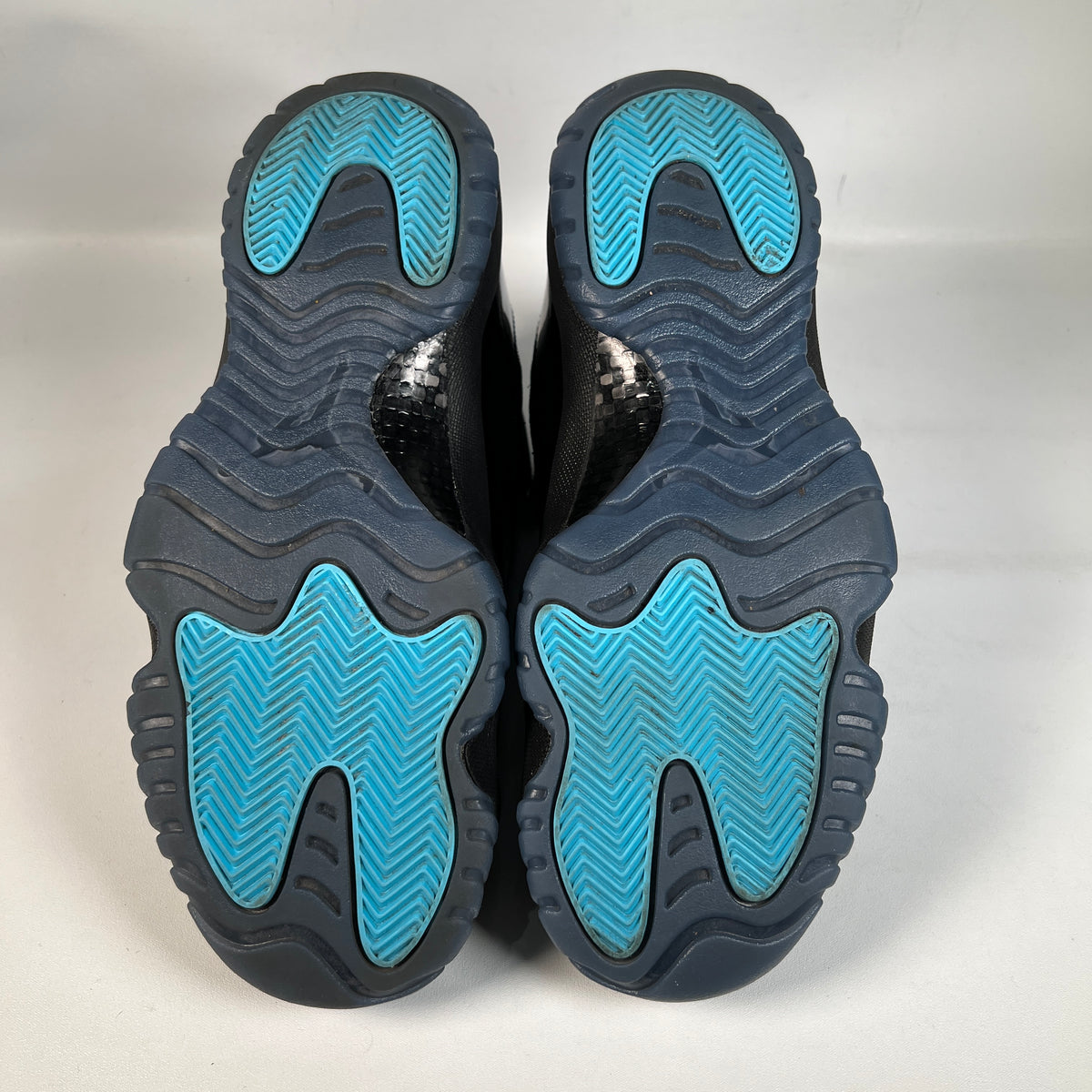 Jordan 11 Gamma Blue (2025) Size 9 USED s23281