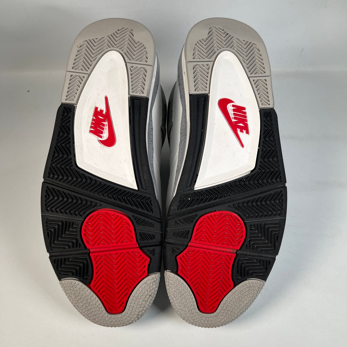 Jordan 4 White Cement (2025) Size 10.5 USED s23324