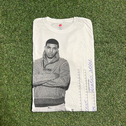 2010 Drake Passport White Tee Size Large USED v5038