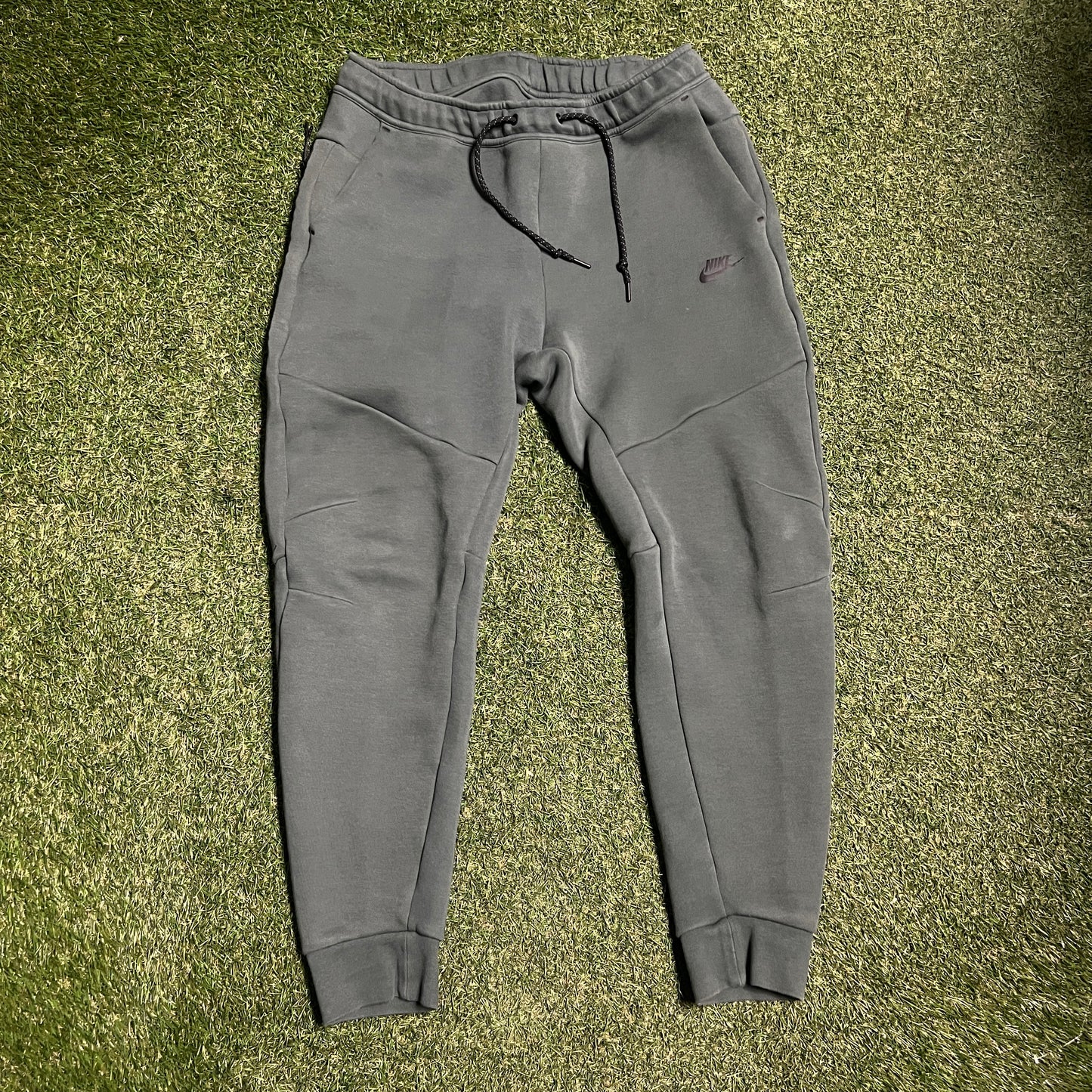 Nike Tech Green Sweatpants Size Large USED v15932