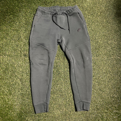 Nike Tech Green Sweatpants Size Large USED v15932