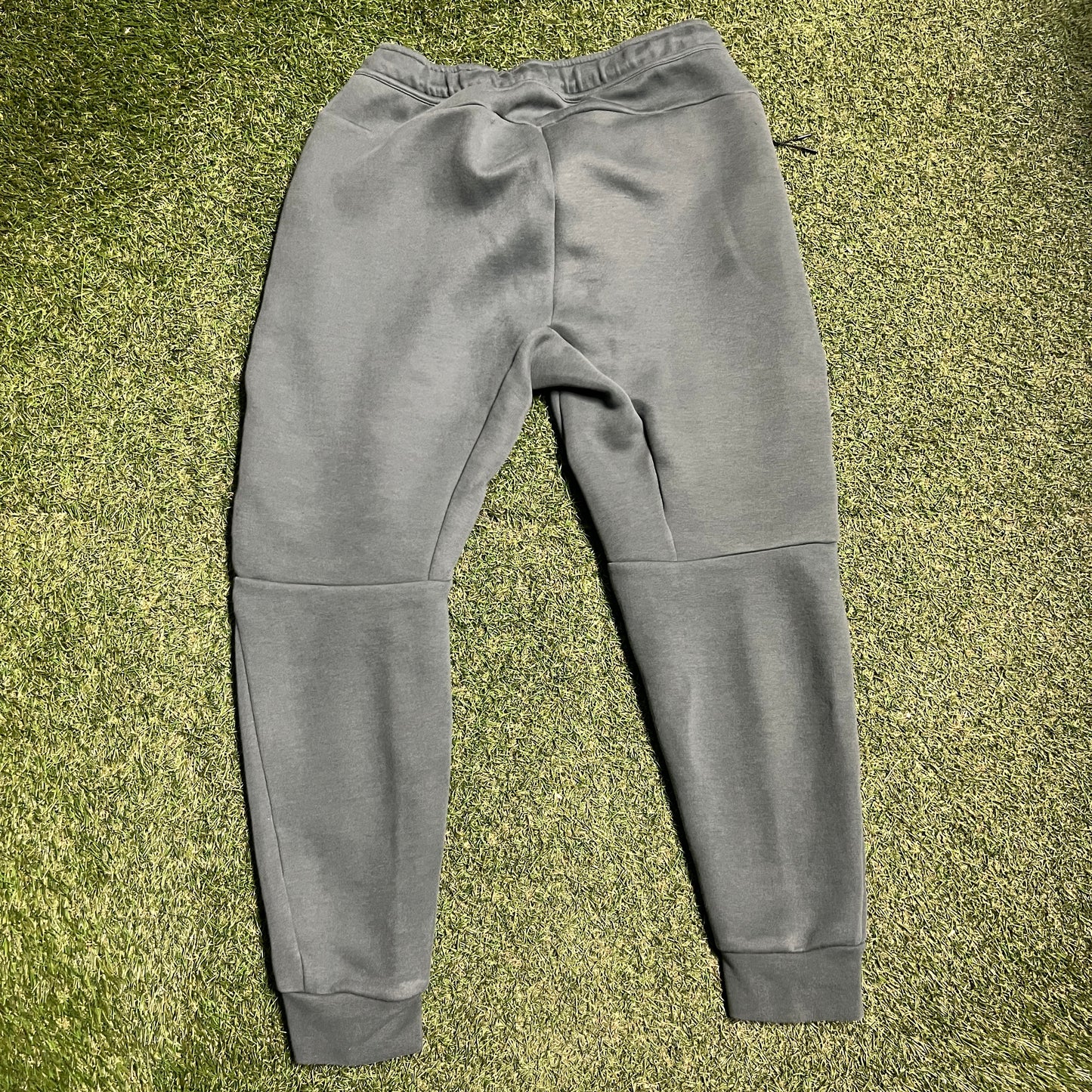 Nike Tech Green Sweatpants Size Large USED v15932