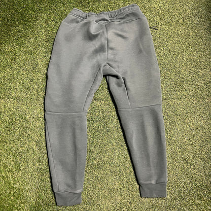 Nike Tech Green Sweatpants Size Large USED v15932