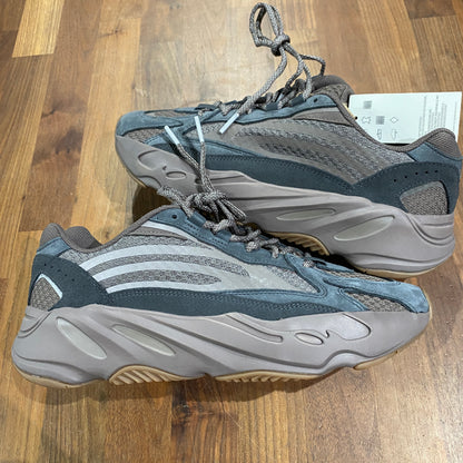 Adidas Yeezy Boost 700 V2 Mauve Size 11 NEW s14321