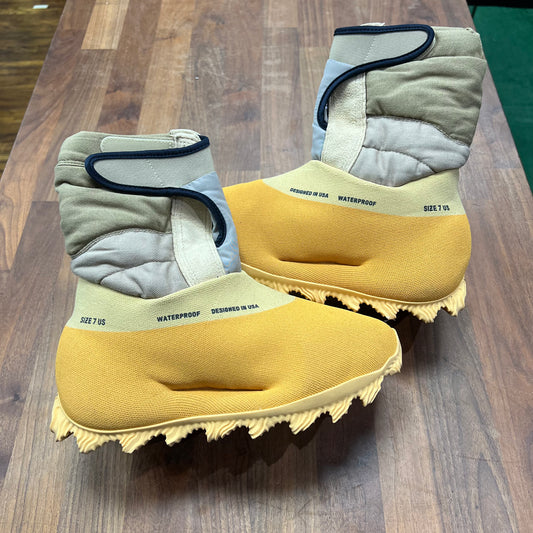 Yeezy Knit RNR Boot Sulfur Size 7 USED s15719