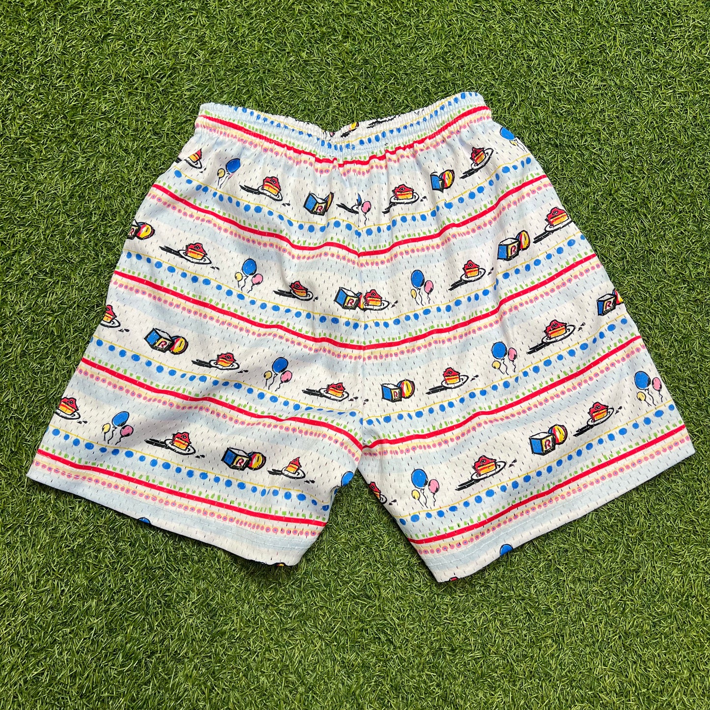 Lost Files Birthday Cake White Shorts Size Small USED v15373