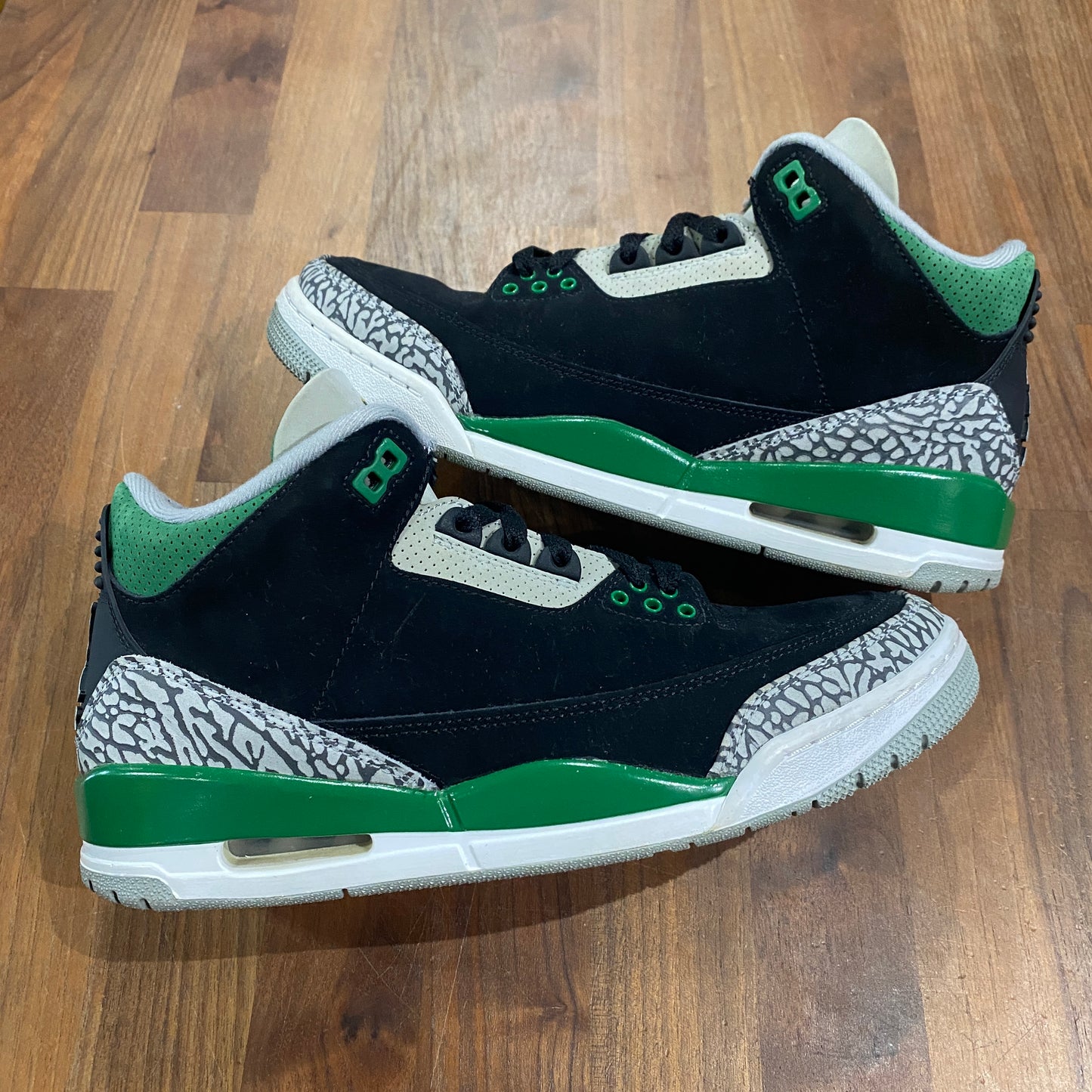 Jordan 3 Pine Green Size 8.5 USED s14043