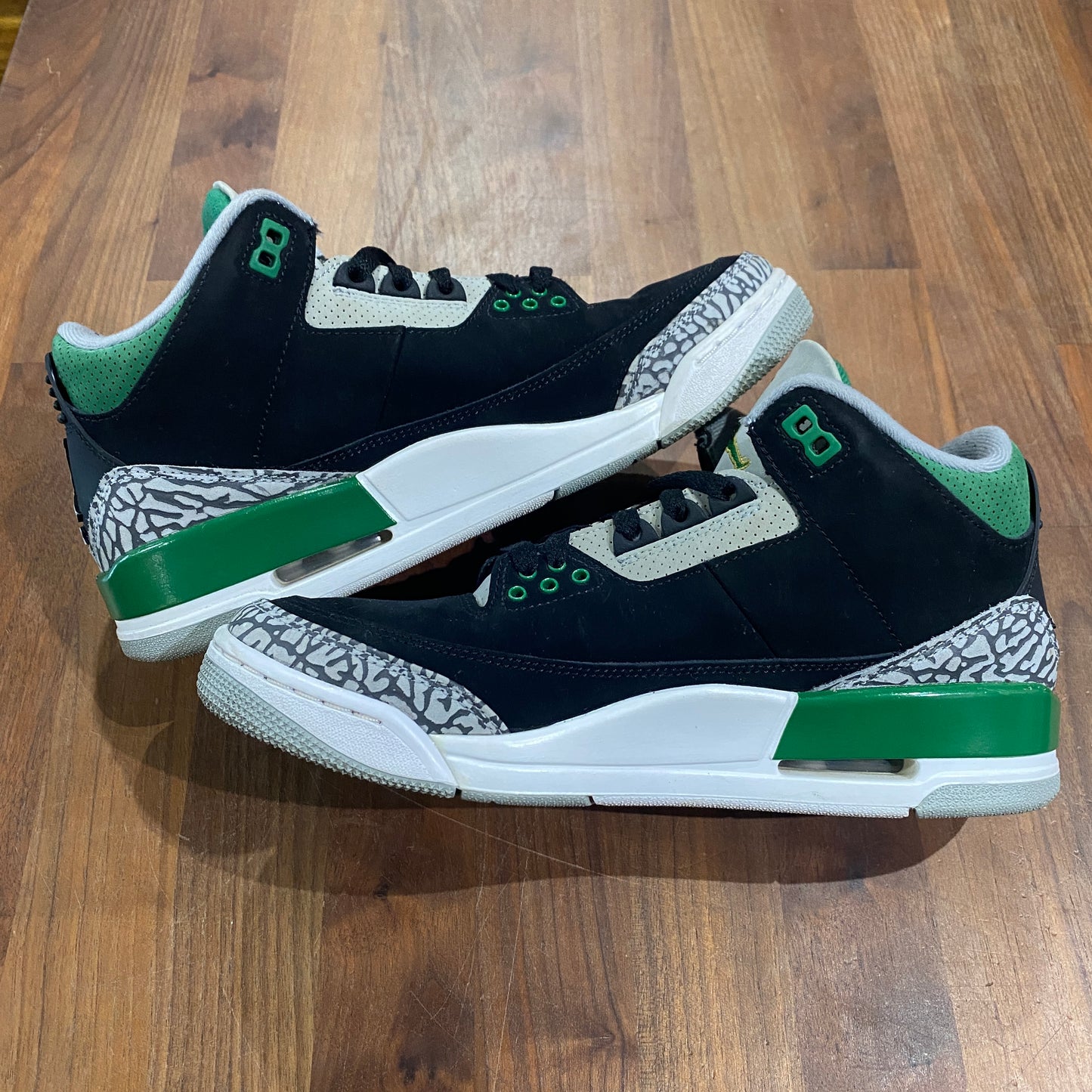 Jordan 3 Pine Green Size 8.5 USED s14043