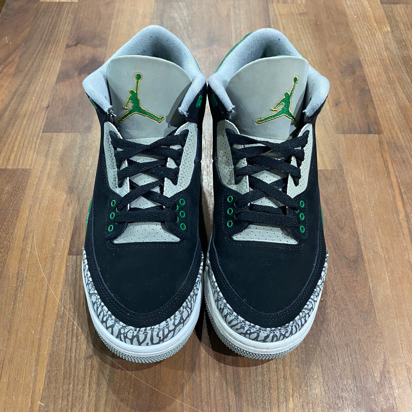 Jordan 3 Pine Green Size 8.5 USED s14043