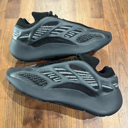 Adidas Yeezy 700 V3 Dark Glow Size 10 USED s14087