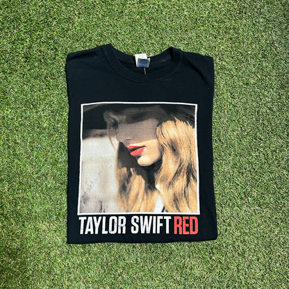 Taylor Swift Red 2013 Tour Black Tee Size Small USED v1663