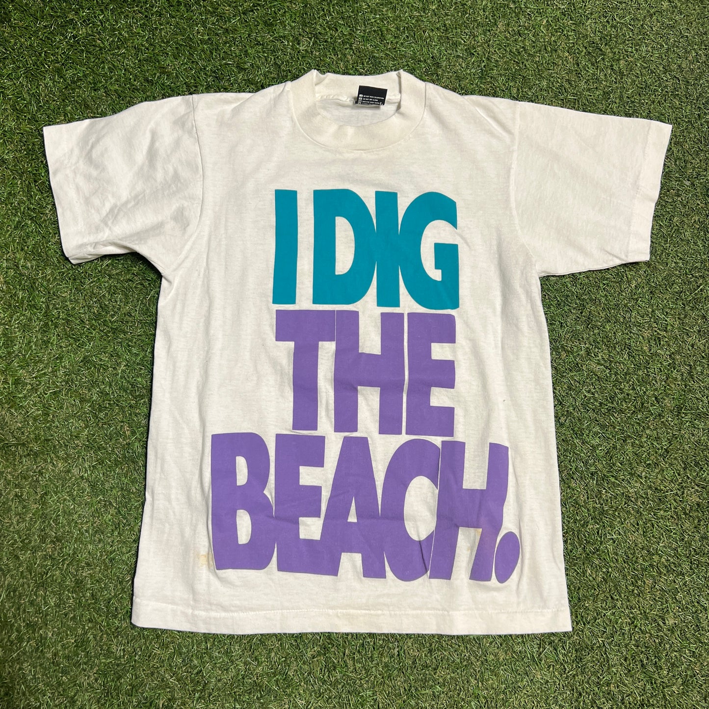 1987 "I Dig the Beach" White Tee Size Medium USED v15090