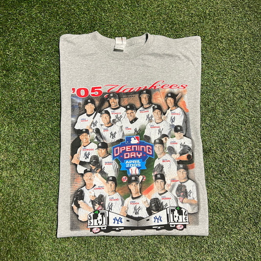 05 Yankees Opening Day Photo Team Grey Tee Size XL USED v14160