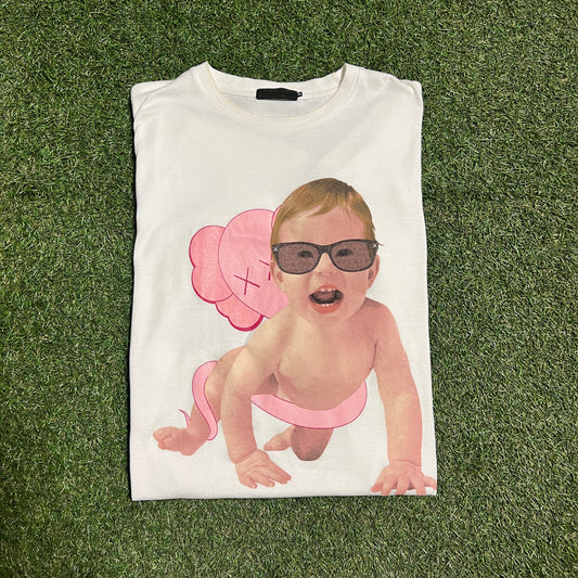 Original fake kaws baby crawling tee white Size XL USED x11010