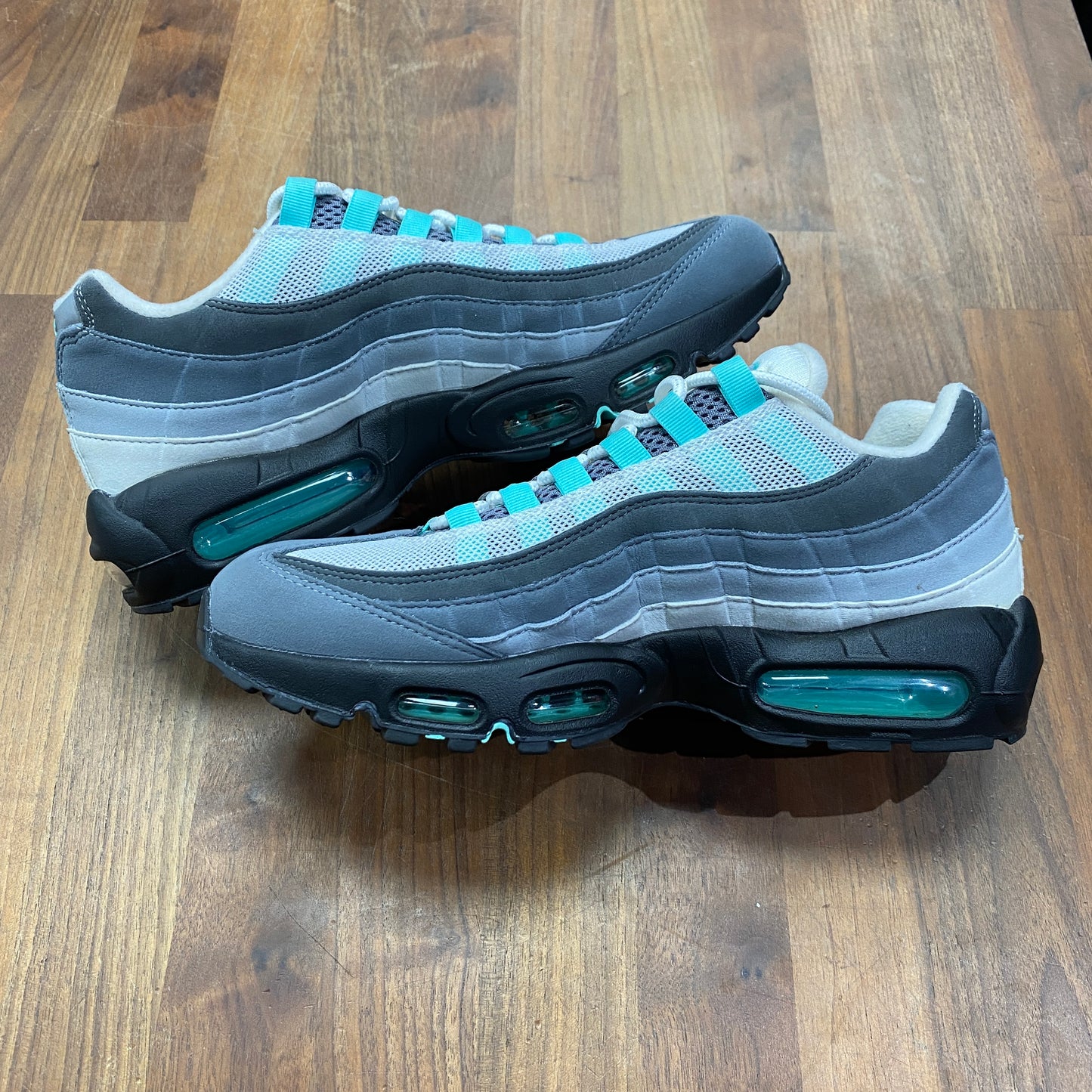 Nike Air Max 95 Hyper Turquoise (No Insoles) Size 8.5 USED S14519