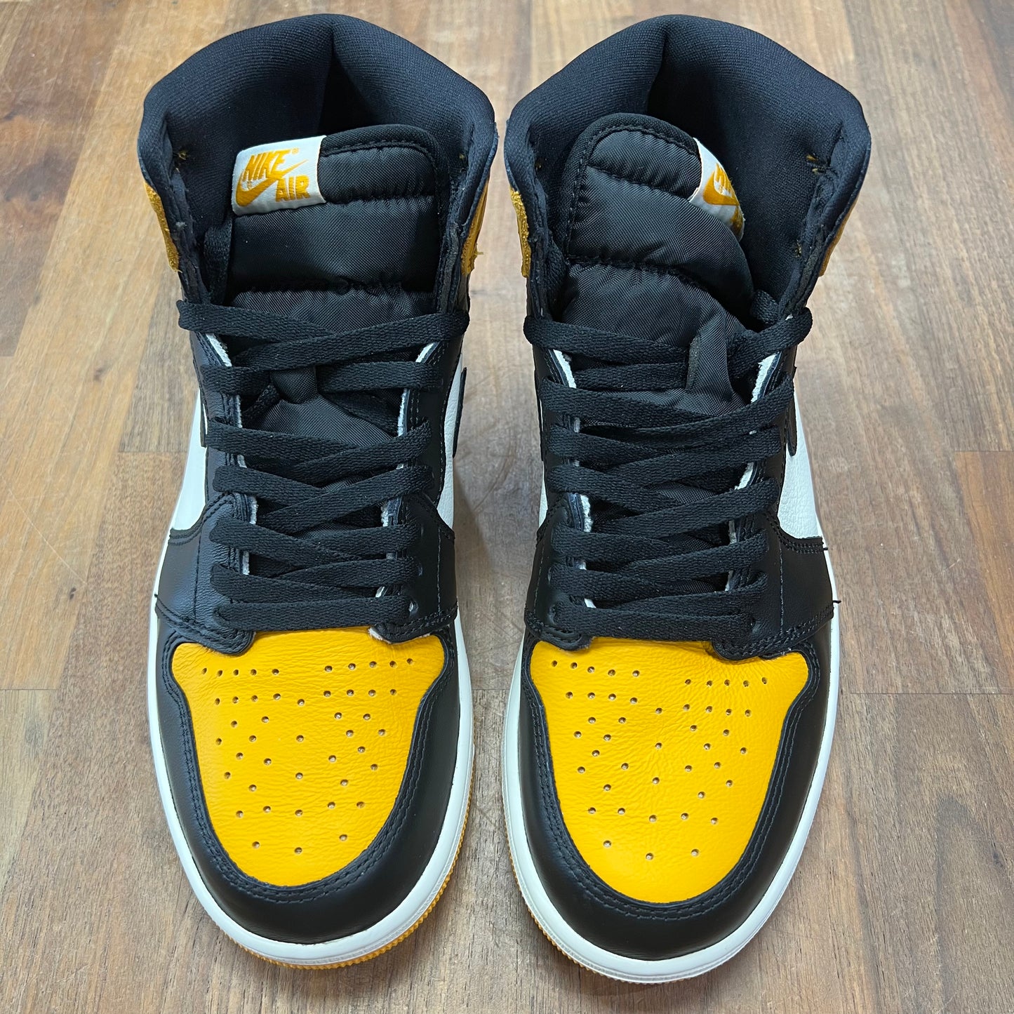 Jordan 1 High Taxi Size 9 USED s16058