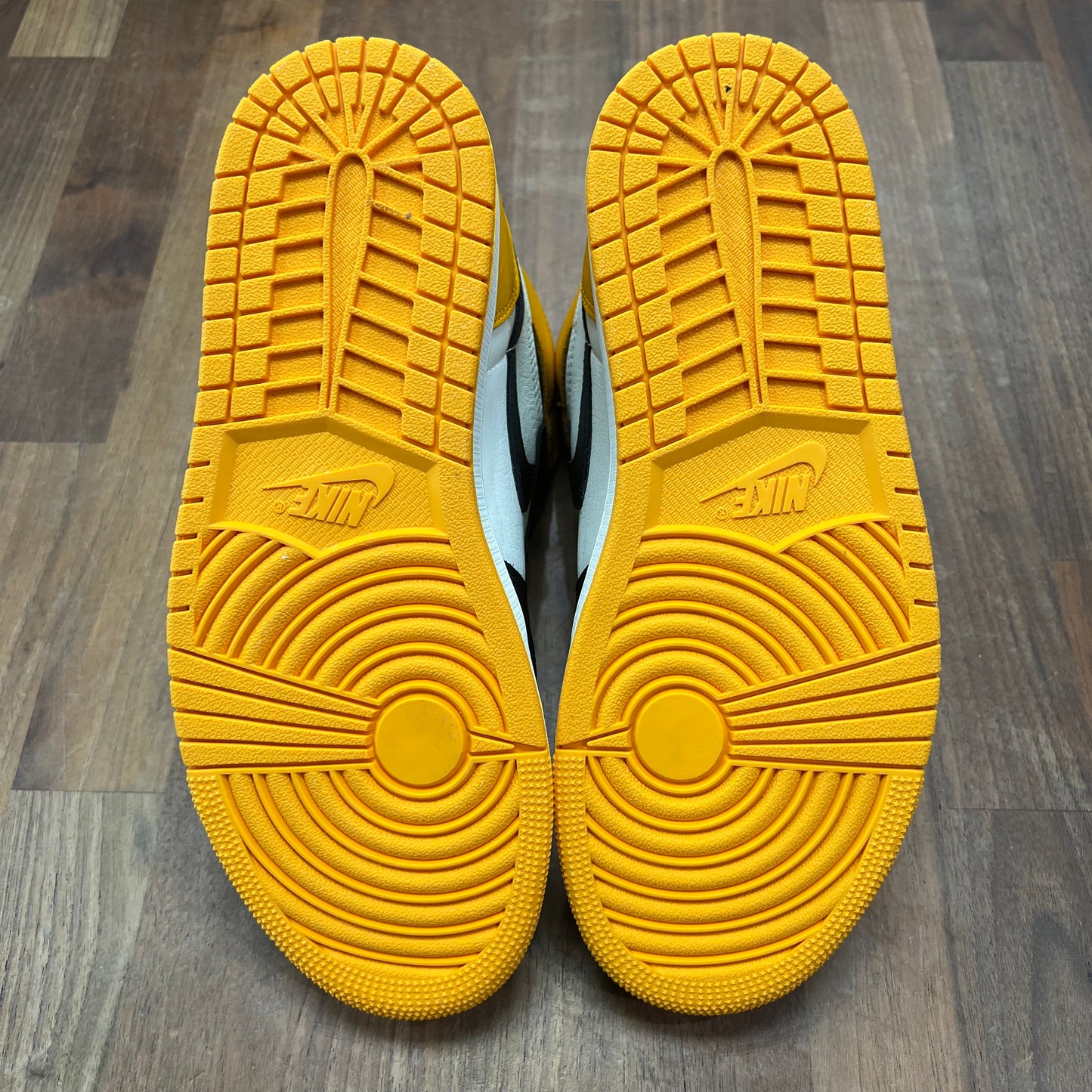 Jordan 1 High Taxi Size 9 USED s16058