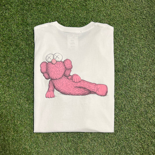 Kaws Uniqlo Pink Figure White Tee Size XXL USED x9686