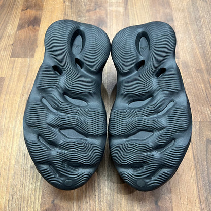Yeezy Roam Runner Onyx Size 9 NEW s16115