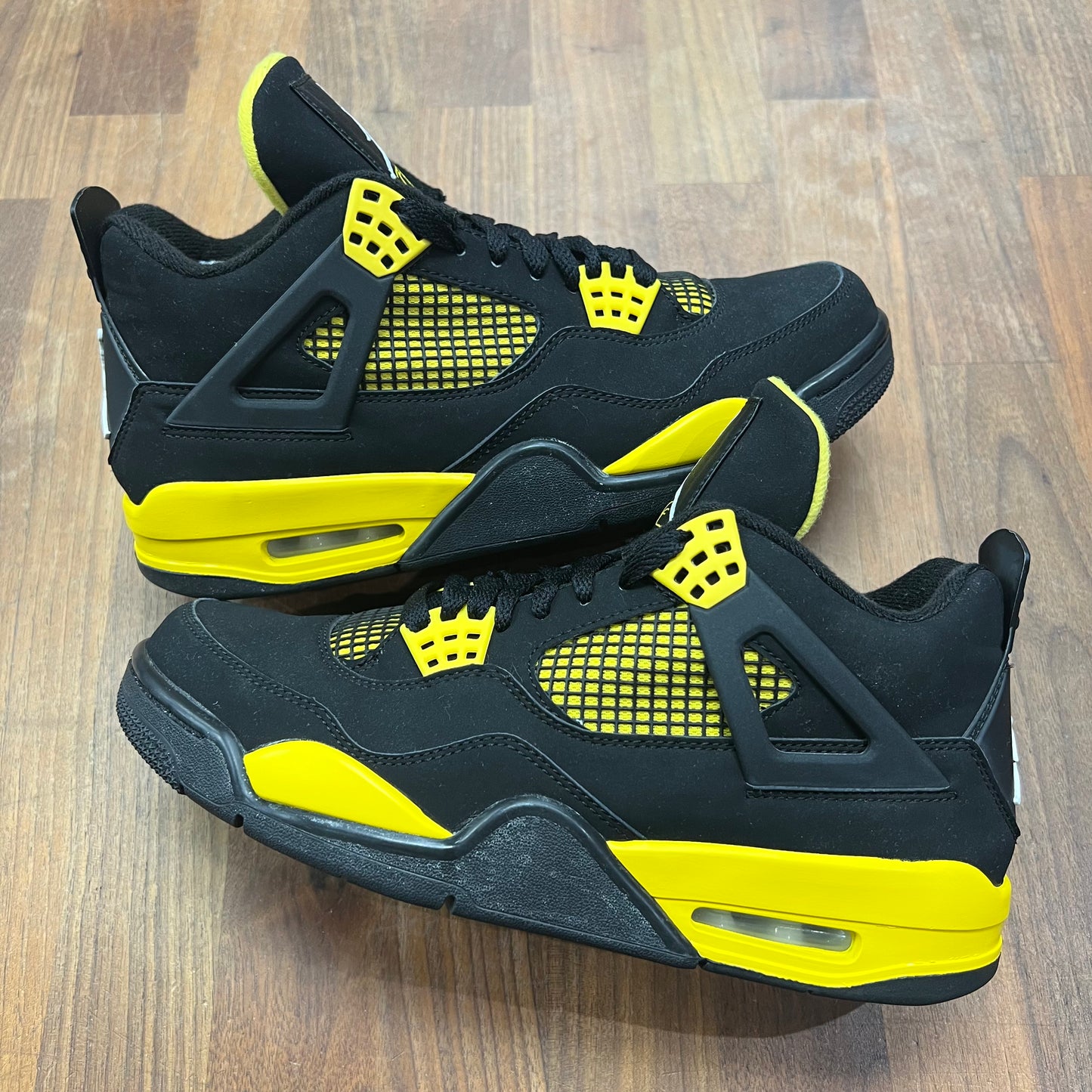 Jordan 4 Retro Thunder (2012) Size 8 USED S16166