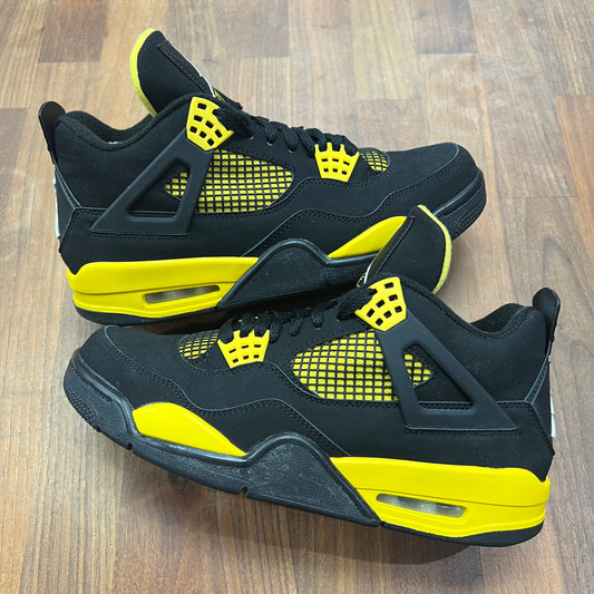 Jordan 4 Retro Thunder (2012) Size 8 USED S16166