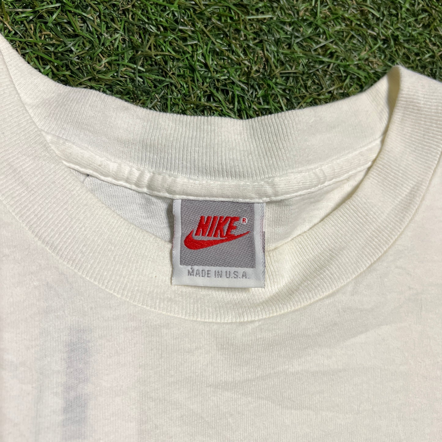 Nike engineered to the exact specifications tee white Size Large USED v12364