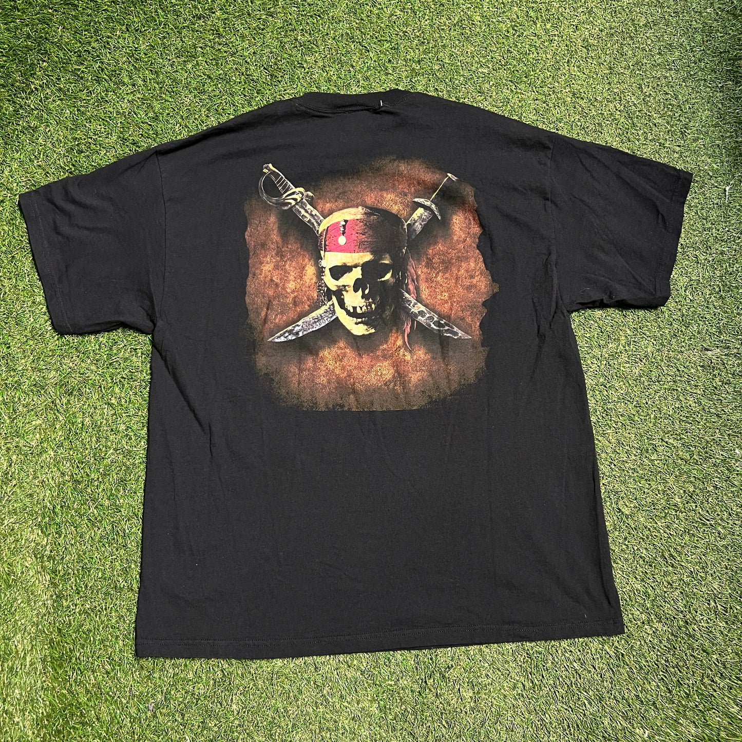 Pirates of the caribbean the curse of the black pear tee black Size XL USED v12530