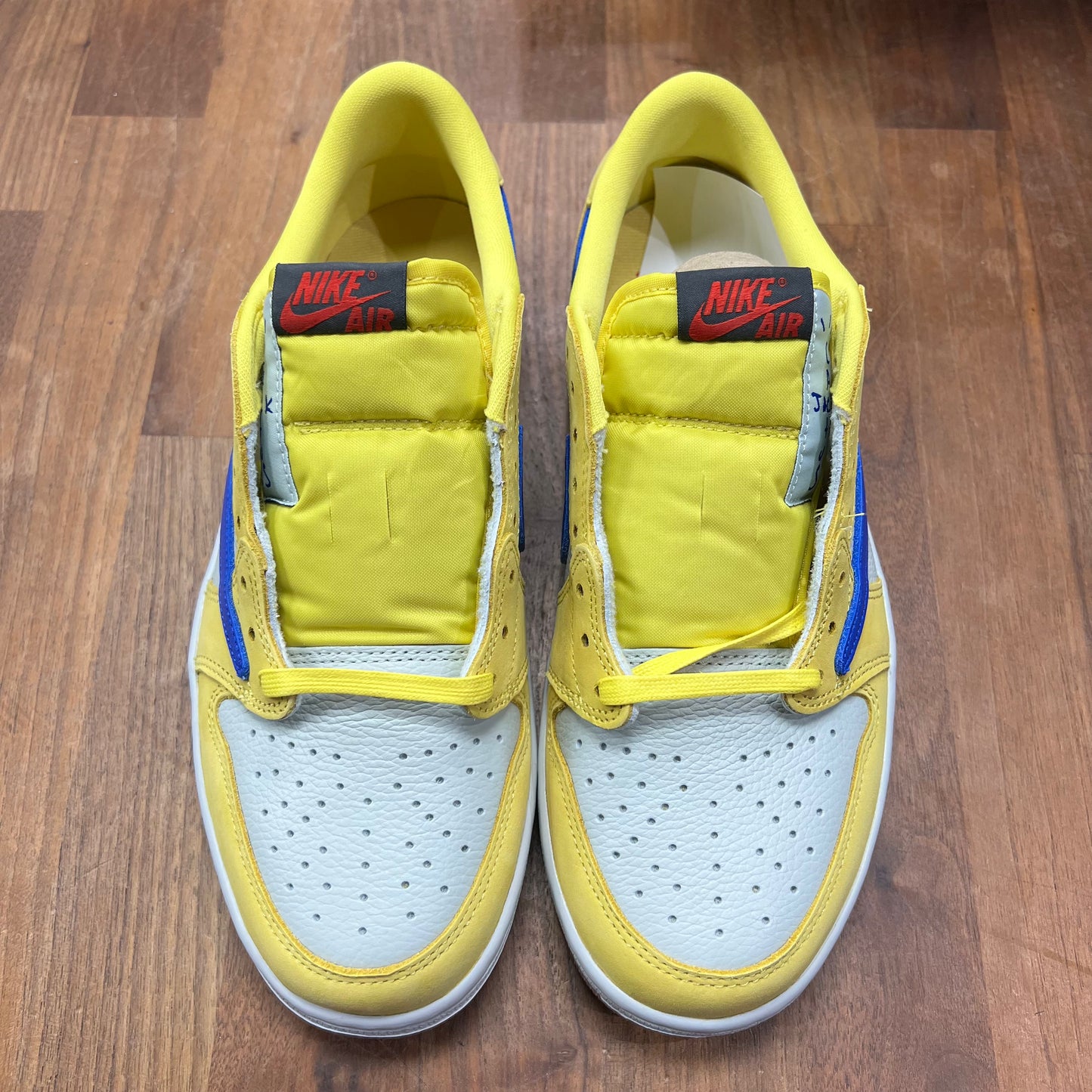 Jordan 1 Low Travis Scott Canary Size 8M/9.5w NEW s16261