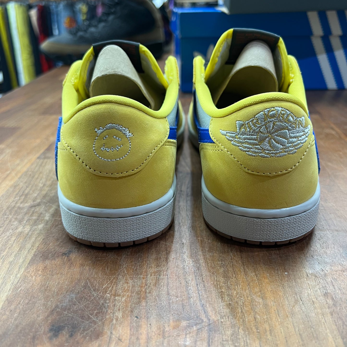 Jordan 1 Low Travis Scott Canary Size 8M/9.5w NEW s16261