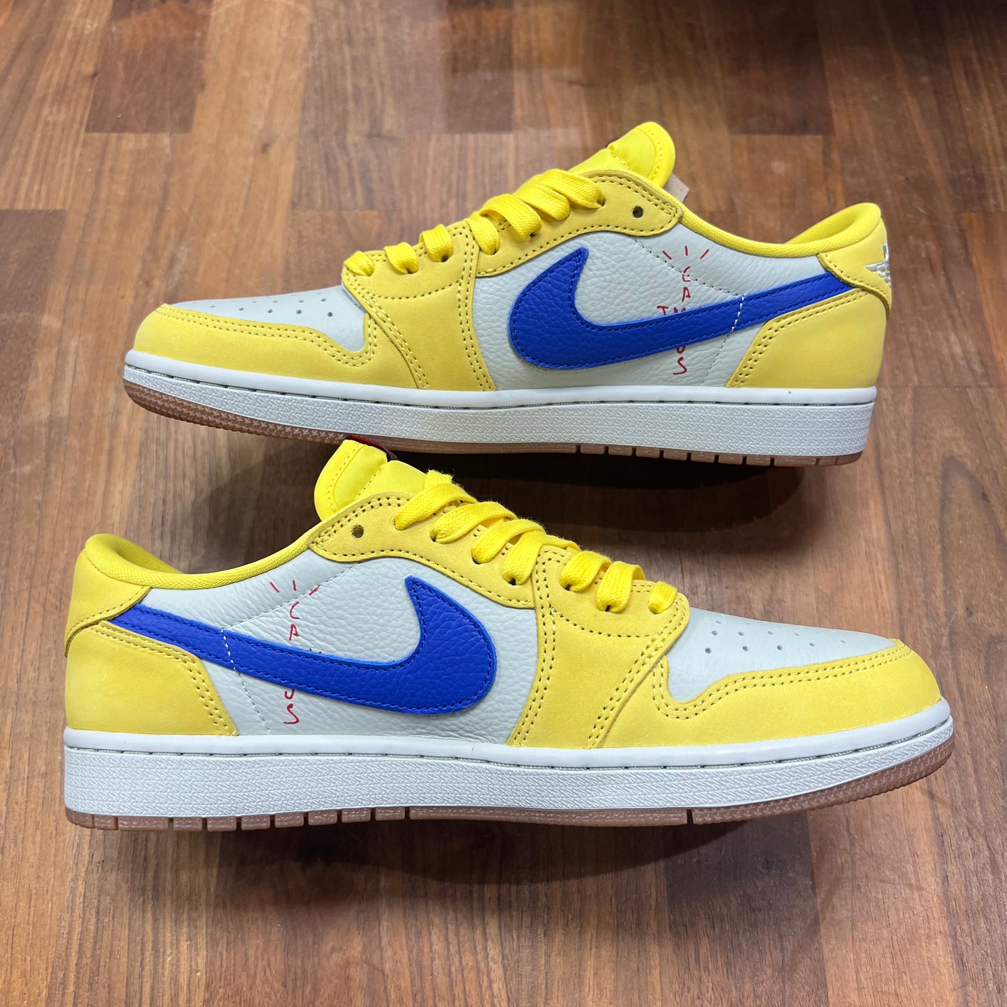 Jordan 1 Low Travis Scott Canary Size 8.5m / 10w NEW s16244