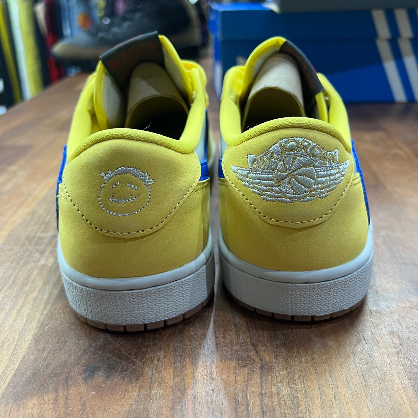Jordan 1 Low Travis Scott Canary Size 8.5m / 10w NEW s16244