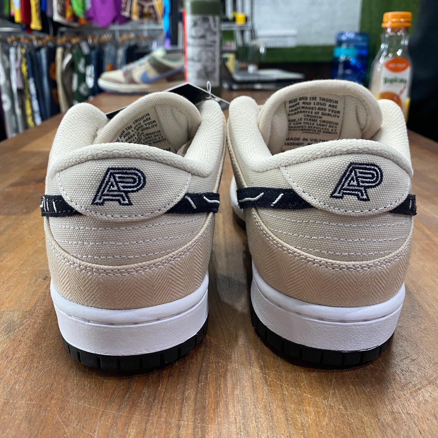 Nike SB Low Albino & Preto Size 8 NEW s14818
