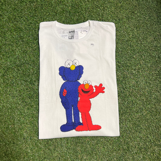 Kaws Uniqlo Elmo and Blue Figure White Tee Size XXL NEW x9500